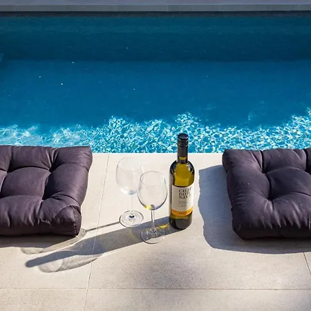 Vila Aida - 4 Bedroom Luxury With Large Private Pool 4k Projector And Jacuzzi