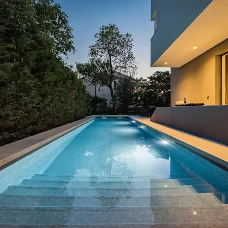 Aida - 4 Bedroom Luxury With Large Private Pool 4k Projector And Jacuzzi Vila