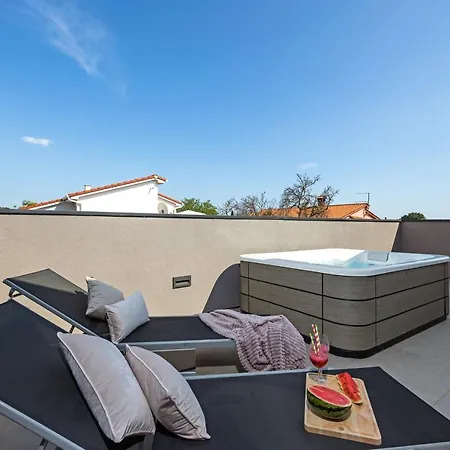 别墅 Aida - 4 Bedroom Luxury With Large Private Pool 4k Projector And Jacuzzi