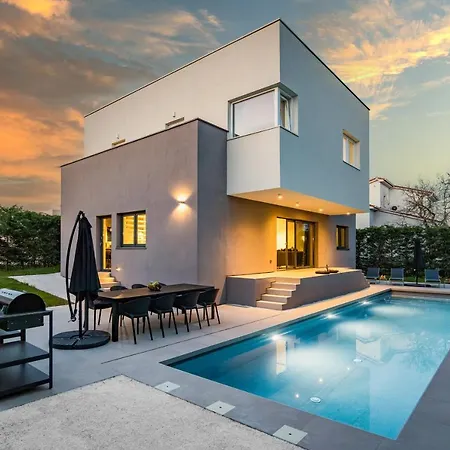 Villa Aida - 4 Bedroom Luxury With Large Private Pool 4k Projector And Jacuzzi