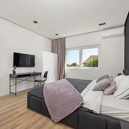 Aida - 4 Bedroom Luxury With Large Private Pool 4k Projector And Jacuzzi Villa *