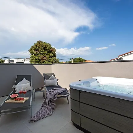 Aida - 4 Bedroom Luxury With Large Private Pool 4k Projector And Jacuzzi Villa *