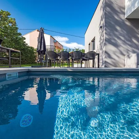 Aida - 4 Bedroom Luxury With Large Private Pool 4k Projector And Jacuzzi Villa *