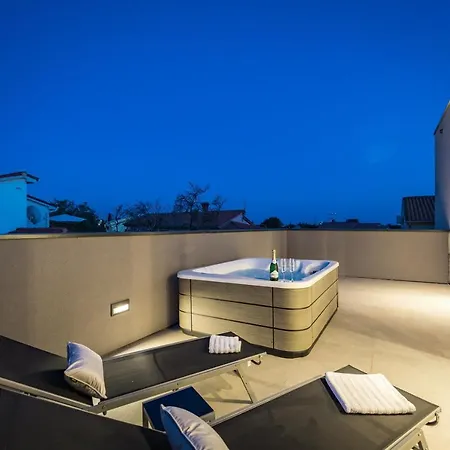 Aida - 4 Bedroom Luxury With Large Private Pool 4k Projector And Jacuzzi * Pola