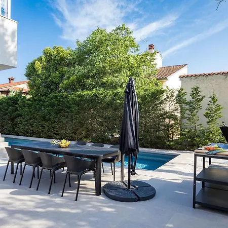 Aida - 4 Bedroom Luxury With Large Private Pool 4k Projector And Jacuzzi * Pola